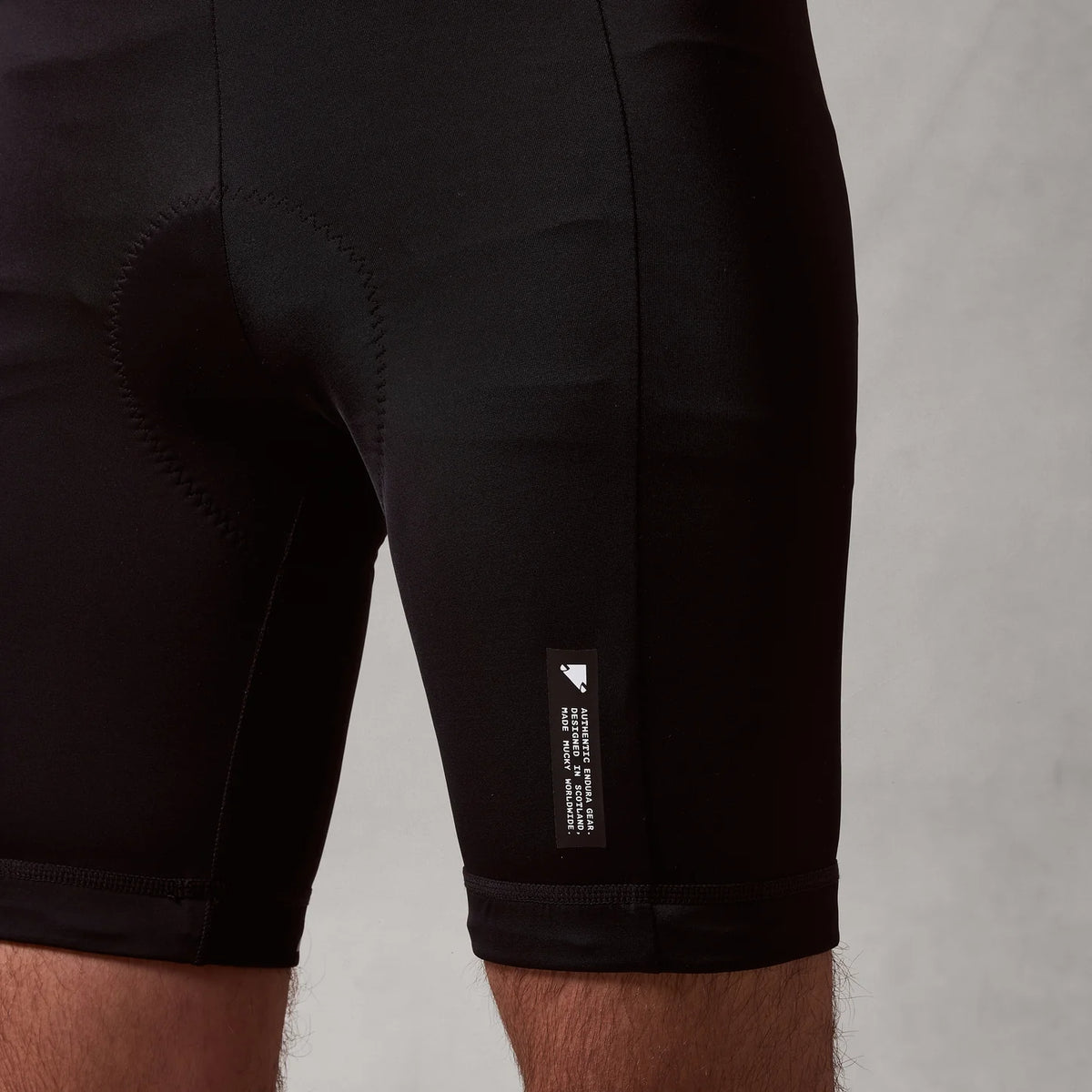 Endura 6 Panel Short - Black