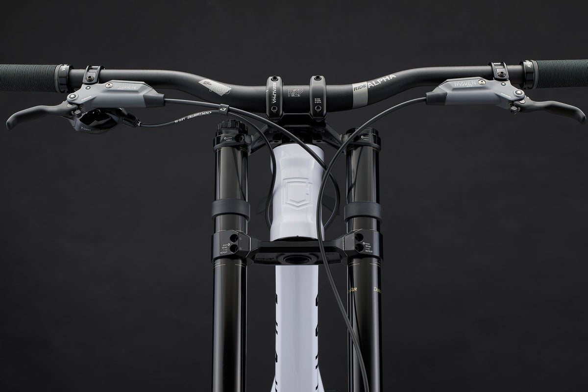 Commencal Supreme DH V5 MX - RockShox - Pure White