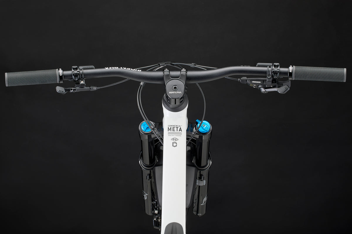 Commencal Meta V5 29 - Essential - Pure White
